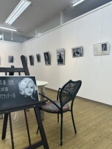 エール内の無料ギャラリーでは、滑川にゆかりのあるアート作品に触れることができます。